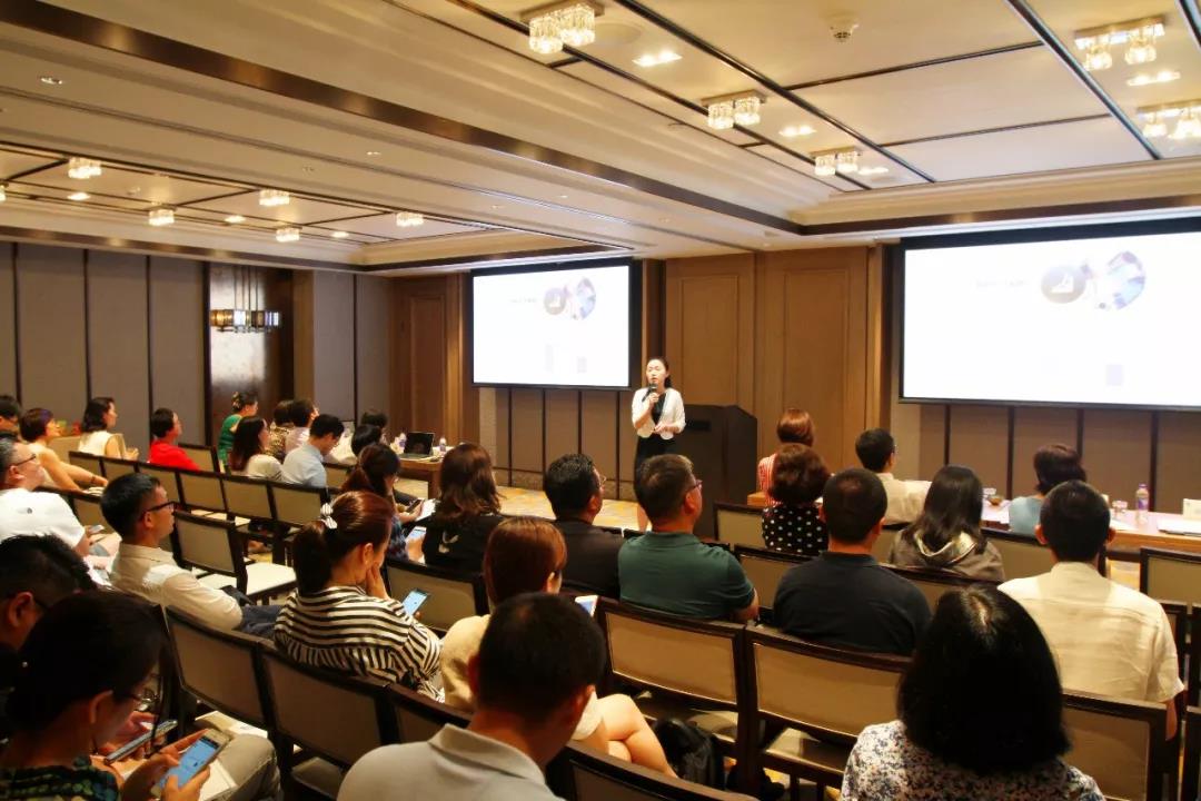 【動態(tài)新聞】守得云開見月明 靜待花開終有時—— ——天堂硅谷成功助力“2018全球投資熱點私享會” 【動態(tài)新聞】守得云開見月明 靜待花開終有時—— ——天堂硅谷成功助力“2018全球投資熱點私享會”