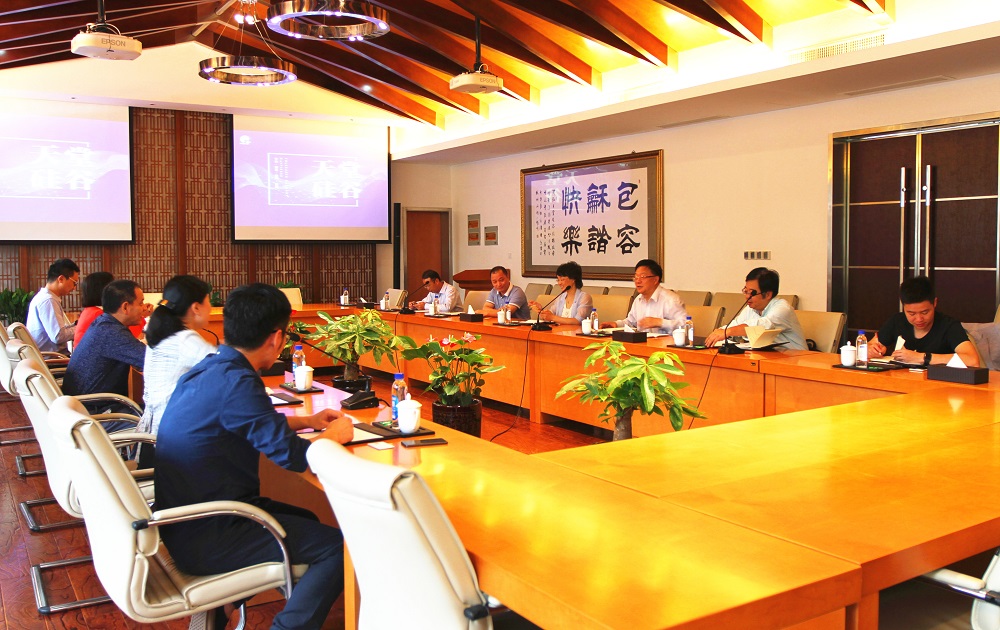 西湖區(qū)人大常委會主任施增富一行考察天堂硅谷